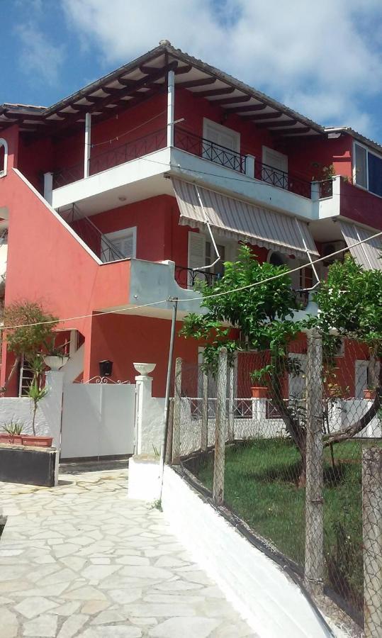 Loula'S Apartments Gouvia Exterior foto